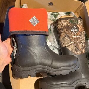 Muck Boot Company & real tree Camo Waterproof woody max folded boots